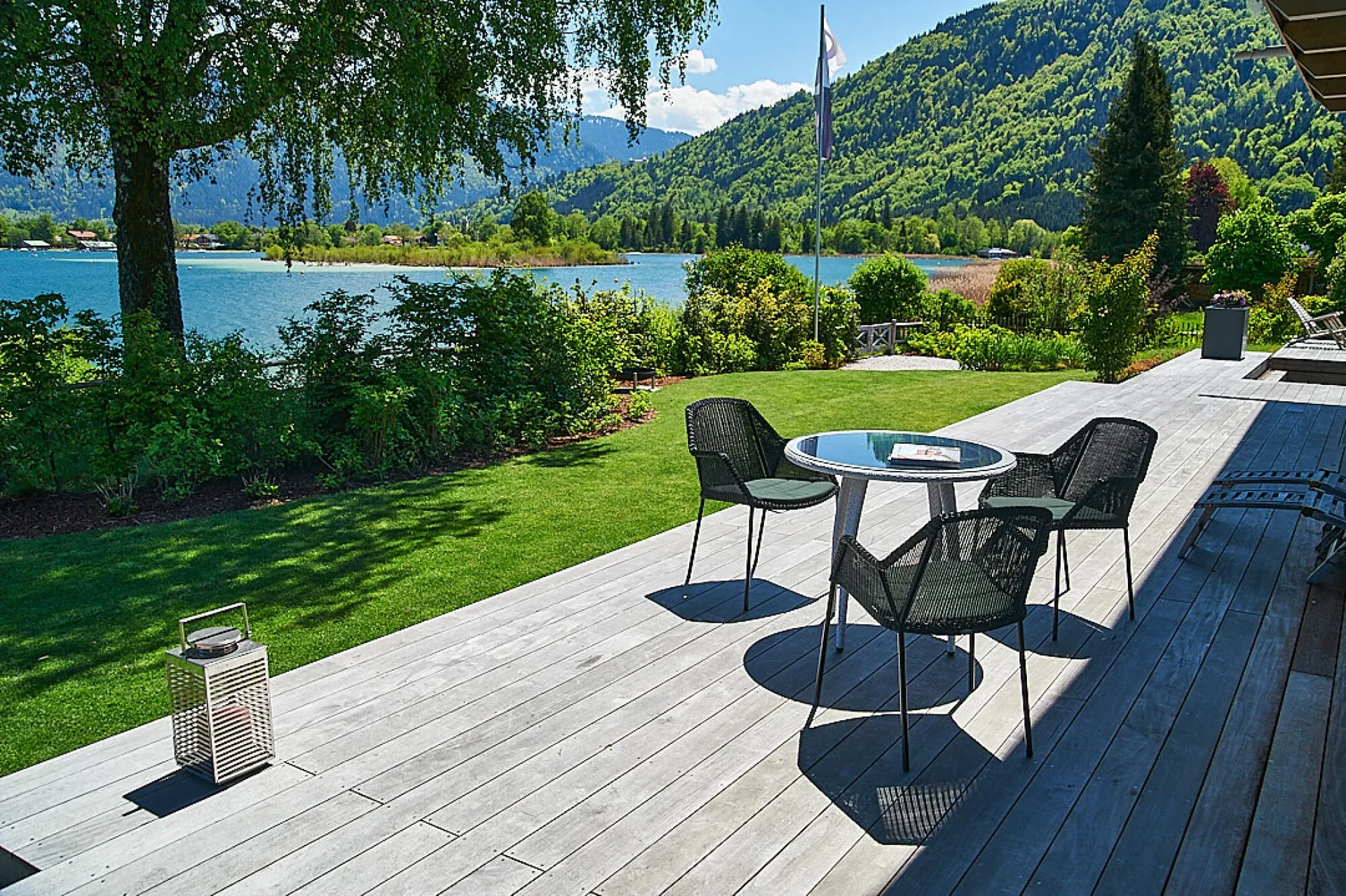 Seeblicke – formaler Garten mit Pool am Tegernsee – Impression